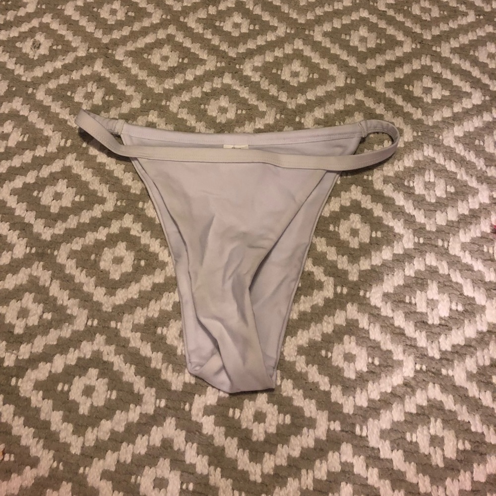 White cheeky bikini bottoms